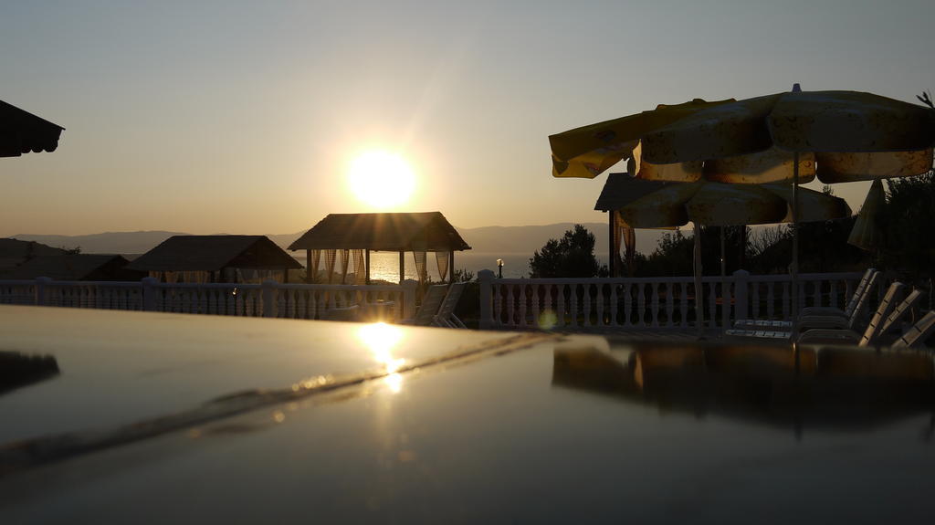 Ciftlik Hotel Çeşme Exterior photo