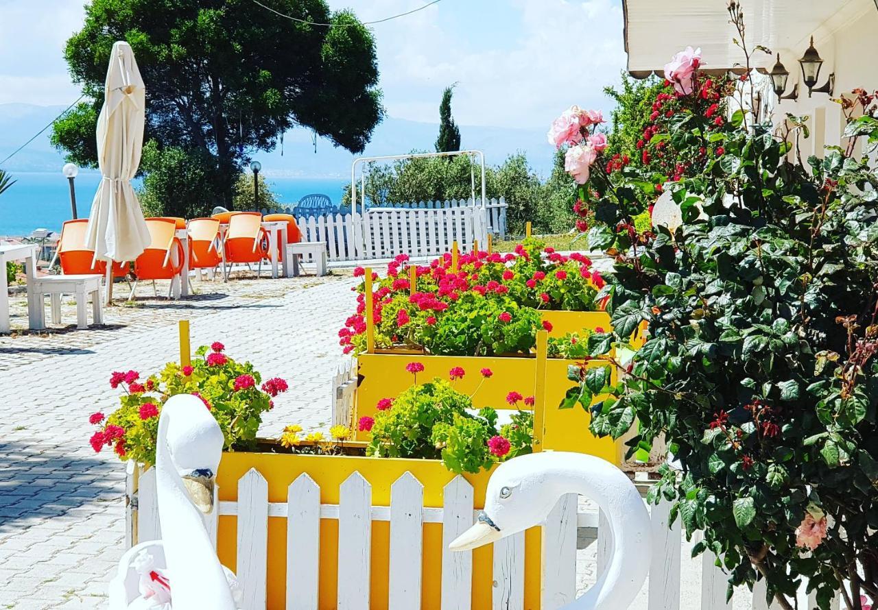 Ciftlik Hotel Çeşme Exterior photo